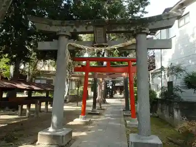 登戸稲荷神社の鳥居