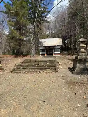 温根湯神社の{uncategorized: "未分類", other: "その他", undefined: "問題あり", building: "その他建物", grave: "お墓", sacred_gate: "鳥居", guardian: "狛犬", statue: "像", buddha: "仏像", history: "歴史", nature: "自然", garden: "庭園", animal: "動物", pagoda: "塔", temizu: "手水舎", mountain_gate: "山門・神門", sanctuary: "本殿・本堂", subordinate: "末社・摂社", art: "芸術", scenery: "景色", jizo: "地蔵", ema: "絵馬", goshuin: "御朱印", omikuji: "おみくじ", items: "授与品その他", amulet: "お守り", goshuincho: "御朱印帳", eats: "食事", festival: "お祭り", votive_dance: "神楽", shichigosan: "七五三参", wedding: "結婚式", experience: "体験その他", initially: "初詣", around: "周辺", anti_infection: "感染症対策"}