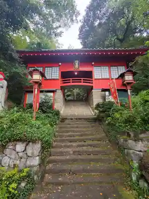 磯山弁財天の山門・神門