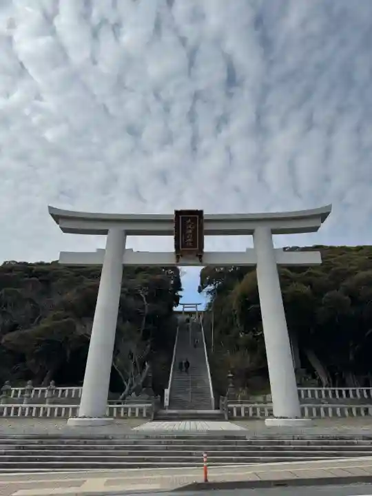 大洗磯前神社の{uncategorized: "未分類", other: "その他", undefined: "問題あり", building: "その他建物", grave: "お墓", sacred_gate: "鳥居", guardian: "狛犬", statue: "像", buddha: "仏像", history: "歴史", nature: "自然", garden: "庭園", animal: "動物", pagoda: "塔", temizu: "手水舎", mountain_gate: "山門・神門", sanctuary: "本殿・本堂", subordinate: "末社・摂社", art: "芸術", scenery: "景色", jizo: "地蔵", ema: "絵馬", goshuin: "御朱印", omikuji: "おみくじ", items: "授与品その他", amulet: "お守り", goshuincho: "御朱印帳", eats: "食事", festival: "お祭り", votive_dance: "神楽", shichigosan: "七五三参", wedding: "結婚式", experience: "体験その他", initially: "初詣", around: "周辺", anti_infection: "感染症対策"}