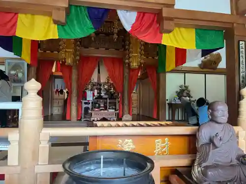 桂昌寺の{uncategorized: "未分類", other: "その他", undefined: "問題あり", building: "その他建物", grave: "お墓", sacred_gate: "鳥居", guardian: "狛犬", statue: "像", buddha: "仏像", history: "歴史", nature: "自然", garden: "庭園", animal: "動物", pagoda: "塔", temizu: "手水舎", mountain_gate: "山門・神門", sanctuary: "本殿・本堂", subordinate: "末社・摂社", art: "芸術", scenery: "景色", jizo: "地蔵", ema: "絵馬", goshuin: "御朱印", omikuji: "おみくじ", items: "授与品その他", amulet: "お守り", goshuincho: "御朱印帳", eats: "食事", festival: "お祭り", votive_dance: "神楽", shichigosan: "七五三参", wedding: "結婚式", experience: "体験その他", initially: "初詣", around: "周辺", anti_infection: "感染症対策"}