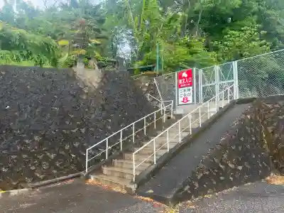賀茂別雷神社奥宮の{uncategorized: "未分類", other: "その他", undefined: "問題あり", building: "その他建物", grave: "お墓", sacred_gate: "鳥居", guardian: "狛犬", statue: "像", buddha: "仏像", history: "歴史", nature: "自然", garden: "庭園", animal: "動物", pagoda: "塔", temizu: "手水舎", mountain_gate: "山門・神門", sanctuary: "本殿・本堂", subordinate: "末社・摂社", art: "芸術", scenery: "景色", jizo: "地蔵", ema: "絵馬", goshuin: "御朱印", omikuji: "おみくじ", items: "授与品その他", amulet: "お守り", goshuincho: "御朱印帳", eats: "食事", festival: "お祭り", votive_dance: "神楽", shichigosan: "七五三参", wedding: "結婚式", experience: "体験その他", initially: "初詣", around: "周辺", anti_infection: "感染症対策"}