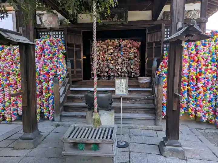 金剛寺(八坂庚申堂)の{uncategorized: "未分類", other: "その他", undefined: "問題あり", building: "その他建物", grave: "お墓", sacred_gate: "鳥居", guardian: "狛犬", statue: "像", buddha: "仏像", history: "歴史", nature: "自然", garden: "庭園", animal: "動物", pagoda: "塔", temizu: "手水舎", mountain_gate: "山門・神門", sanctuary: "本殿・本堂", subordinate: "末社・摂社", art: "芸術", scenery: "景色", jizo: "地蔵", ema: "絵馬", goshuin: "御朱印", omikuji: "おみくじ", items: "授与品その他", amulet: "お守り", goshuincho: "御朱印帳", eats: "食事", festival: "お祭り", votive_dance: "神楽", shichigosan: "七五三参", wedding: "結婚式", experience: "体験その他", initially: "初詣", around: "周辺", anti_infection: "感染症対策"}