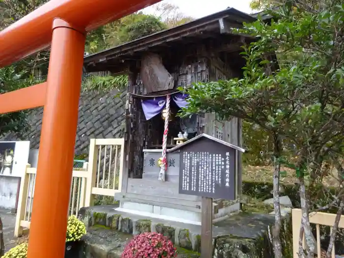 根之元神社の本殿