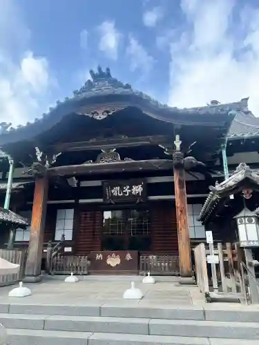泉岳寺の{uncategorized: "未分類", other: "その他", undefined: "問題あり", building: "その他建物", grave: "お墓", sacred_gate: "鳥居", guardian: "狛犬", statue: "像", buddha: "仏像", history: "歴史", nature: "自然", garden: "庭園", animal: "動物", pagoda: "塔", temizu: "手水舎", mountain_gate: "山門・神門", sanctuary: "本殿・本堂", subordinate: "末社・摂社", art: "芸術", scenery: "景色", jizo: "地蔵", ema: "絵馬", goshuin: "御朱印", omikuji: "おみくじ", items: "授与品その他", amulet: "お守り", goshuincho: "御朱印帳", eats: "食事", festival: "お祭り", votive_dance: "神楽", shichigosan: "七五三参", wedding: "結婚式", experience: "体験その他", initially: "初詣", around: "周辺", anti_infection: "感染症対策"}