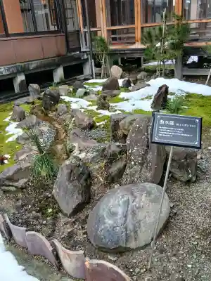 荘内神社の{uncategorized: "未分類", other: "その他", undefined: "問題あり", building: "その他建物", grave: "お墓", sacred_gate: "鳥居", guardian: "狛犬", statue: "像", buddha: "仏像", history: "歴史", nature: "自然", garden: "庭園", animal: "動物", pagoda: "塔", temizu: "手水舎", mountain_gate: "山門・神門", sanctuary: "本殿・本堂", subordinate: "末社・摂社", art: "芸術", scenery: "景色", jizo: "地蔵", ema: "絵馬", goshuin: "御朱印", omikuji: "おみくじ", items: "授与品その他", amulet: "お守り", goshuincho: "御朱印帳", eats: "食事", festival: "お祭り", votive_dance: "神楽", shichigosan: "七五三参", wedding: "結婚式", experience: "体験その他", initially: "初詣", around: "周辺", anti_infection: "感染症対策"}