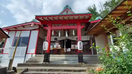 差出磯大嶽山神社 仕事と健康と厄よけの神さまの本殿