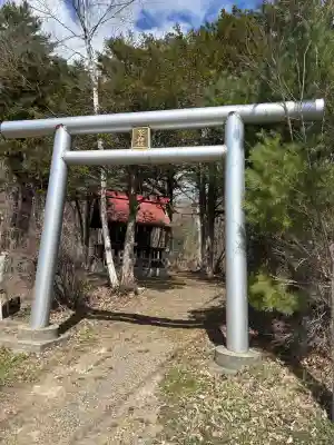 留辺蘂神社の{uncategorized: "未分類", other: "その他", undefined: "問題あり", building: "その他建物", grave: "お墓", sacred_gate: "鳥居", guardian: "狛犬", statue: "像", buddha: "仏像", history: "歴史", nature: "自然", garden: "庭園", animal: "動物", pagoda: "塔", temizu: "手水舎", mountain_gate: "山門・神門", sanctuary: "本殿・本堂", subordinate: "末社・摂社", art: "芸術", scenery: "景色", jizo: "地蔵", ema: "絵馬", goshuin: "御朱印", omikuji: "おみくじ", items: "授与品その他", amulet: "お守り", goshuincho: "御朱印帳", eats: "食事", festival: "お祭り", votive_dance: "神楽", shichigosan: "七五三参", wedding: "結婚式", experience: "体験その他", initially: "初詣", around: "周辺", anti_infection: "感染症対策"}