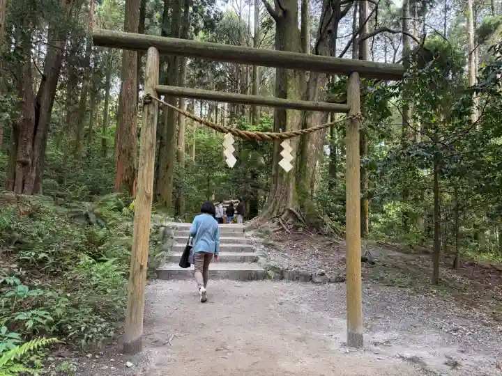 霧島神宮の{uncategorized: "未分類", other: "その他", undefined: "問題あり", building: "その他建物", grave: "お墓", sacred_gate: "鳥居", guardian: "狛犬", statue: "像", buddha: "仏像", history: "歴史", nature: "自然", garden: "庭園", animal: "動物", pagoda: "塔", temizu: "手水舎", mountain_gate: "山門・神門", sanctuary: "本殿・本堂", subordinate: "末社・摂社", art: "芸術", scenery: "景色", jizo: "地蔵", ema: "絵馬", goshuin: "御朱印", omikuji: "おみくじ", items: "授与品その他", amulet: "お守り", goshuincho: "御朱印帳", eats: "食事", festival: "お祭り", votive_dance: "神楽", shichigosan: "七五三参", wedding: "結婚式", experience: "体験その他", initially: "初詣", around: "周辺", anti_infection: "感染症対策"}