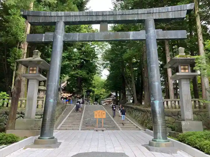 諏訪大社下社秋宮(長野県)