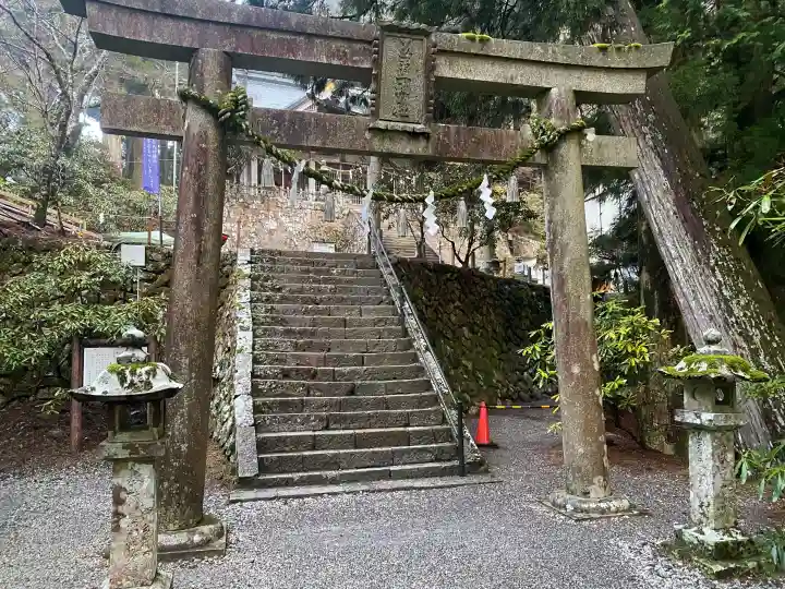 玉置神社の{uncategorized: "未分類", other: "その他", undefined: "問題あり", building: "その他建物", grave: "お墓", sacred_gate: "鳥居", guardian: "狛犬", statue: "像", buddha: "仏像", history: "歴史", nature: "自然", garden: "庭園", animal: "動物", pagoda: "塔", temizu: "手水舎", mountain_gate: "山門・神門", sanctuary: "本殿・本堂", subordinate: "末社・摂社", art: "芸術", scenery: "景色", jizo: "地蔵", ema: "絵馬", goshuin: "御朱印", omikuji: "おみくじ", items: "授与品その他", amulet: "お守り", goshuincho: "御朱印帳", eats: "食事", festival: "お祭り", votive_dance: "神楽", shichigosan: "七五三参", wedding: "結婚式", experience: "体験その他", initially: "初詣", around: "周辺", anti_infection: "感染症対策"}