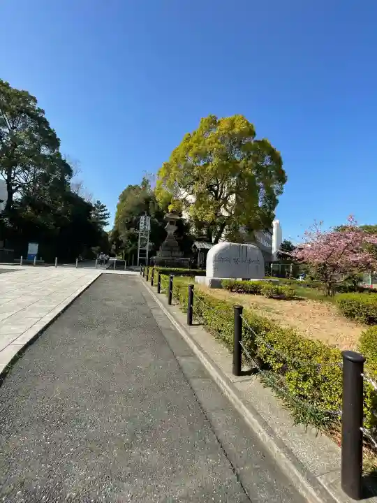 総持寺の{uncategorized: "未分類", other: "その他", undefined: "問題あり", building: "その他建物", grave: "お墓", sacred_gate: "鳥居", guardian: "狛犬", statue: "像", buddha: "仏像", history: "歴史", nature: "自然", garden: "庭園", animal: "動物", pagoda: "塔", temizu: "手水舎", mountain_gate: "山門・神門", sanctuary: "本殿・本堂", subordinate: "末社・摂社", art: "芸術", scenery: "景色", jizo: "地蔵", ema: "絵馬", goshuin: "御朱印", omikuji: "おみくじ", items: "授与品その他", amulet: "お守り", goshuincho: "御朱印帳", eats: "食事", festival: "お祭り", votive_dance: "神楽", shichigosan: "七五三参", wedding: "結婚式", experience: "体験その他", initially: "初詣", around: "周辺", anti_infection: "感染症対策"}