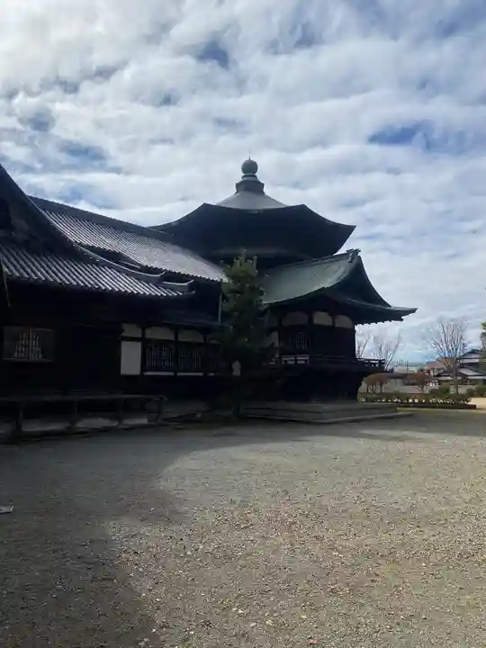 斑鳩寺の本殿・本堂