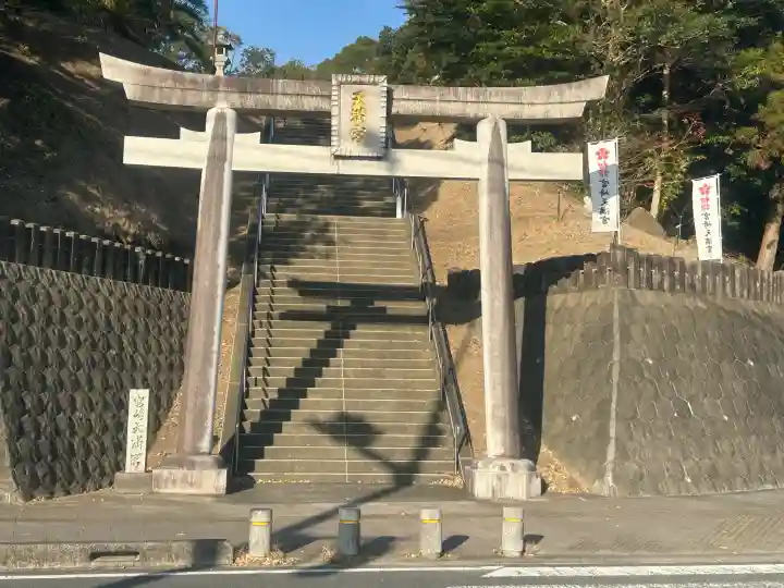 宮崎天満宮の{uncategorized: "未分類", other: "その他", undefined: "問題あり", building: "その他建物", grave: "お墓", sacred_gate: "鳥居", guardian: "狛犬", statue: "像", buddha: "仏像", history: "歴史", nature: "自然", garden: "庭園", animal: "動物", pagoda: "塔", temizu: "手水舎", mountain_gate: "山門・神門", sanctuary: "本殿・本堂", subordinate: "末社・摂社", art: "芸術", scenery: "景色", jizo: "地蔵", ema: "絵馬", goshuin: "御朱印", omikuji: "おみくじ", items: "授与品その他", amulet: "お守り", goshuincho: "御朱印帳", eats: "食事", festival: "お祭り", votive_dance: "神楽", shichigosan: "七五三参", wedding: "結婚式", experience: "体験その他", initially: "初詣", around: "周辺", anti_infection: "感染症対策"}