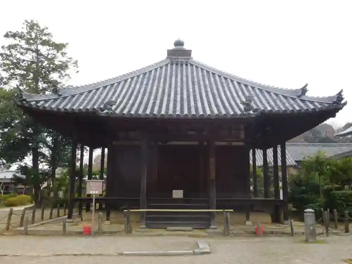 法起寺の本殿・本堂