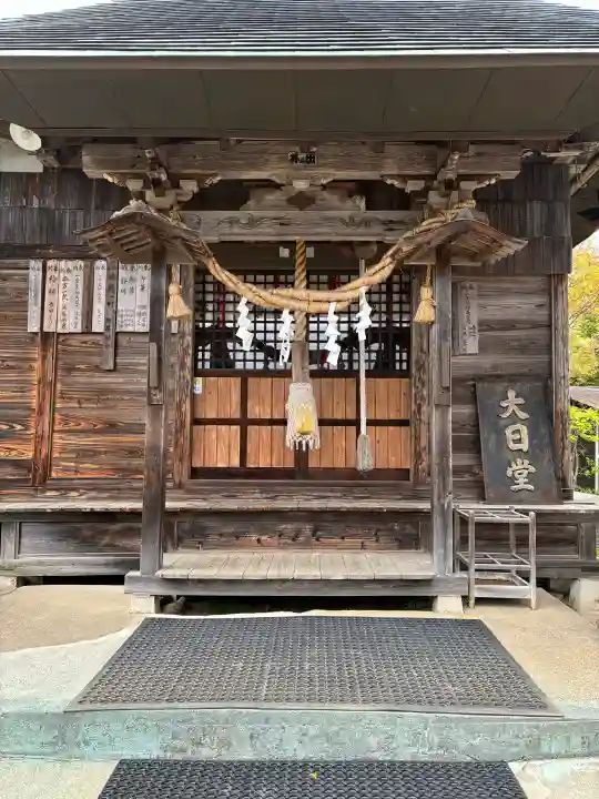 白山神社(白山堂)の{uncategorized: "未分類", other: "その他", undefined: "問題あり", building: "その他建物", grave: "お墓", sacred_gate: "鳥居", guardian: "狛犬", statue: "像", buddha: "仏像", history: "歴史", nature: "自然", garden: "庭園", animal: "動物", pagoda: "塔", temizu: "手水舎", mountain_gate: "山門・神門", sanctuary: "本殿・本堂", subordinate: "末社・摂社", art: "芸術", scenery: "景色", jizo: "地蔵", ema: "絵馬", goshuin: "御朱印", omikuji: "おみくじ", items: "授与品その他", amulet: "お守り", goshuincho: "御朱印帳", eats: "食事", festival: "お祭り", votive_dance: "神楽", shichigosan: "七五三参", wedding: "結婚式", experience: "体験その他", initially: "初詣", around: "周辺", anti_infection: "感染症対策"}