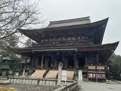 金峯山寺の本殿・本堂