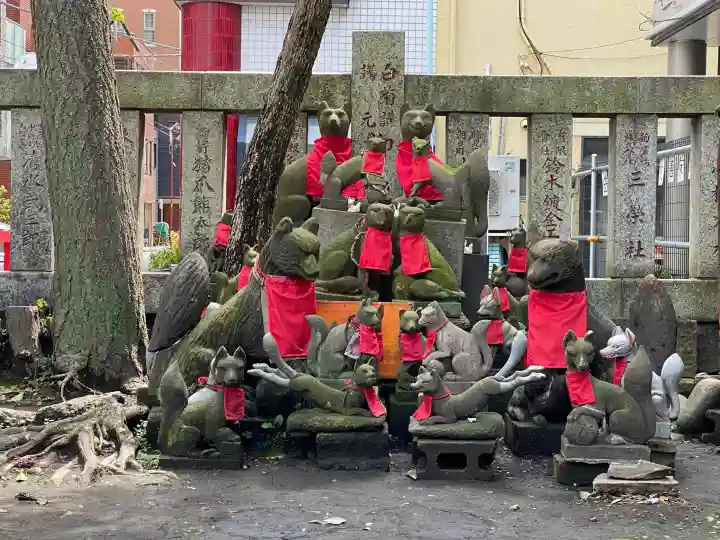 笠間稲荷神社 東京別社の{uncategorized: "未分類", other: "その他", undefined: "問題あり", building: "その他建物", grave: "お墓", sacred_gate: "鳥居", guardian: "狛犬", statue: "像", buddha: "仏像", history: "歴史", nature: "自然", garden: "庭園", animal: "動物", pagoda: "塔", temizu: "手水舎", mountain_gate: "山門・神門", sanctuary: "本殿・本堂", subordinate: "末社・摂社", art: "芸術", scenery: "景色", jizo: "地蔵", ema: "絵馬", goshuin: "御朱印", omikuji: "おみくじ", items: "授与品その他", amulet: "お守り", goshuincho: "御朱印帳", eats: "食事", festival: "お祭り", votive_dance: "神楽", shichigosan: "七五三参", wedding: "結婚式", experience: "体験その他", initially: "初詣", around: "周辺", anti_infection: "感染症対策"}