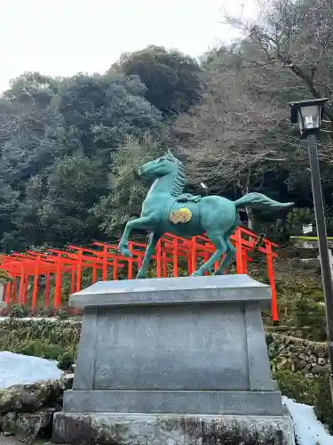 伊奈波神社の{uncategorized: "未分類", other: "その他", undefined: "問題あり", building: "その他建物", grave: "お墓", sacred_gate: "鳥居", guardian: "狛犬", statue: "像", buddha: "仏像", history: "歴史", nature: "自然", garden: "庭園", animal: "動物", pagoda: "塔", temizu: "手水舎", mountain_gate: "山門・神門", sanctuary: "本殿・本堂", subordinate: "末社・摂社", art: "芸術", scenery: "景色", jizo: "地蔵", ema: "絵馬", goshuin: "御朱印", omikuji: "おみくじ", items: "授与品その他", amulet: "お守り", goshuincho: "御朱印帳", eats: "食事", festival: "お祭り", votive_dance: "神楽", shichigosan: "七五三参", wedding: "結婚式", experience: "体験その他", initially: "初詣", around: "周辺", anti_infection: "感染症対策"}