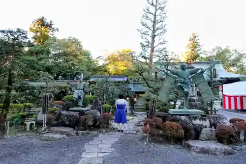 大井神社の像