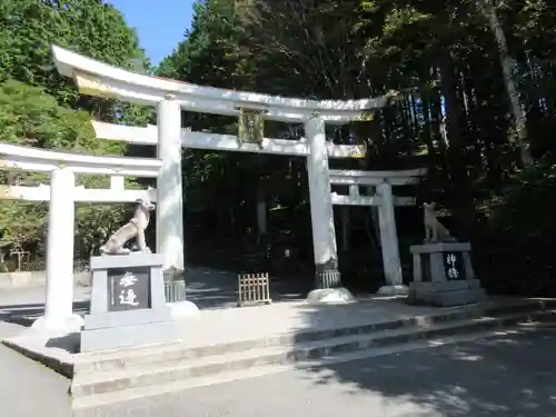 三峯神社の鳥居