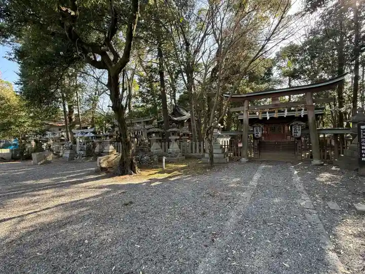 日根神社の{uncategorized: "未分類", other: "その他", undefined: "問題あり", building: "その他建物", grave: "お墓", sacred_gate: "鳥居", guardian: "狛犬", statue: "像", buddha: "仏像", history: "歴史", nature: "自然", garden: "庭園", animal: "動物", pagoda: "塔", temizu: "手水舎", mountain_gate: "山門・神門", sanctuary: "本殿・本堂", subordinate: "末社・摂社", art: "芸術", scenery: "景色", jizo: "地蔵", ema: "絵馬", goshuin: "御朱印", omikuji: "おみくじ", items: "授与品その他", amulet: "お守り", goshuincho: "御朱印帳", eats: "食事", festival: "お祭り", votive_dance: "神楽", shichigosan: "七五三参", wedding: "結婚式", experience: "体験その他", initially: "初詣", around: "周辺", anti_infection: "感染症対策"}