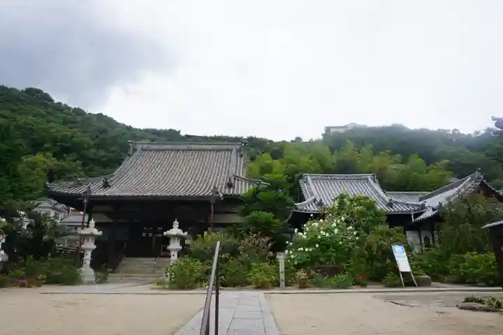 持光寺の本殿・本堂