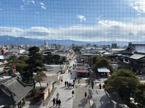 善光寺の{uncategorized: "未分類", other: "その他", undefined: "問題あり", building: "その他建物", grave: "お墓", sacred_gate: "鳥居", guardian: "狛犬", statue: "像", buddha: "仏像", history: "歴史", nature: "自然", garden: "庭園", animal: "動物", pagoda: "塔", temizu: "手水舎", mountain_gate: "山門・神門", sanctuary: "本殿・本堂", subordinate: "末社・摂社", art: "芸術", scenery: "景色", jizo: "地蔵", ema: "絵馬", goshuin: "御朱印", omikuji: "おみくじ", items: "授与品その他", amulet: "お守り", goshuincho: "御朱印帳", eats: "食事", festival: "お祭り", votive_dance: "神楽", shichigosan: "七五三参", wedding: "結婚式", experience: "体験その他", initially: "初詣", around: "周辺", anti_infection: "感染症対策"}