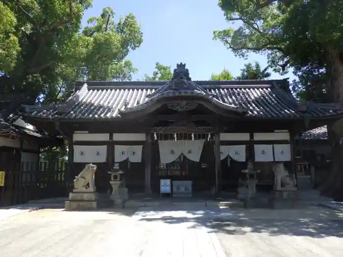 踞尾八幡神社の本殿