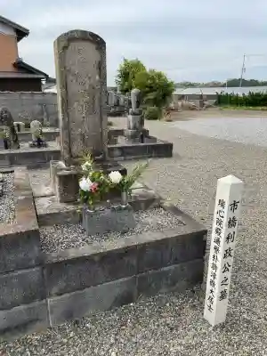 法雲寺の{uncategorized: "未分類", other: "その他", undefined: "問題あり", building: "その他建物", grave: "お墓", sacred_gate: "鳥居", guardian: "狛犬", statue: "像", buddha: "仏像", history: "歴史", nature: "自然", garden: "庭園", animal: "動物", pagoda: "塔", temizu: "手水舎", mountain_gate: "山門・神門", sanctuary: "本殿・本堂", subordinate: "末社・摂社", art: "芸術", scenery: "景色", jizo: "地蔵", ema: "絵馬", goshuin: "御朱印", omikuji: "おみくじ", items: "授与品その他", amulet: "お守り", goshuincho: "御朱印帳", eats: "食事", festival: "お祭り", votive_dance: "神楽", shichigosan: "七五三参", wedding: "結婚式", experience: "体験その他", initially: "初詣", around: "周辺", anti_infection: "感染症対策"}