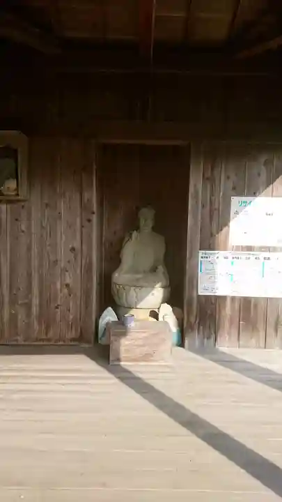 郡立神社の仏像