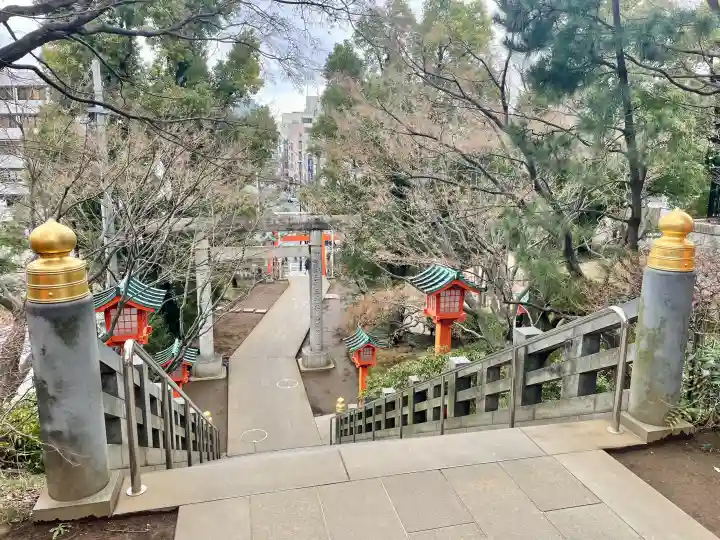 穴八幡宮の{uncategorized: "未分類", other: "その他", undefined: "問題あり", building: "その他建物", grave: "お墓", sacred_gate: "鳥居", guardian: "狛犬", statue: "像", buddha: "仏像", history: "歴史", nature: "自然", garden: "庭園", animal: "動物", pagoda: "塔", temizu: "手水舎", mountain_gate: "山門・神門", sanctuary: "本殿・本堂", subordinate: "末社・摂社", art: "芸術", scenery: "景色", jizo: "地蔵", ema: "絵馬", goshuin: "御朱印", omikuji: "おみくじ", items: "授与品その他", amulet: "お守り", goshuincho: "御朱印帳", eats: "食事", festival: "お祭り", votive_dance: "神楽", shichigosan: "七五三参", wedding: "結婚式", experience: "体験その他", initially: "初詣", around: "周辺", anti_infection: "感染症対策"}