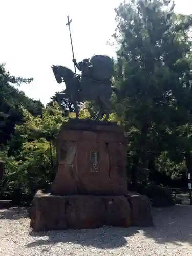 尾山神社の像