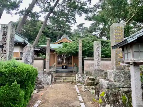 寄八幡神社の建物その他