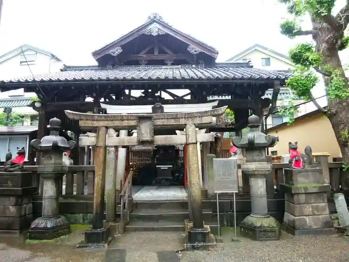 被官稲荷神社の本殿・本堂