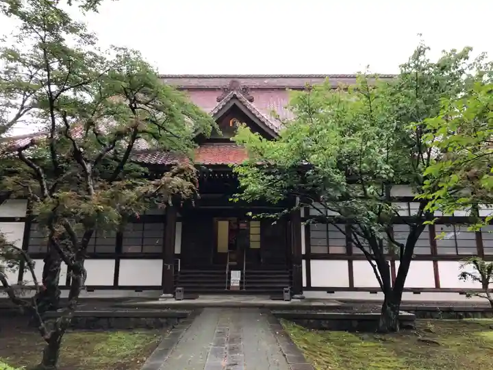 報恩寺の本殿・本堂