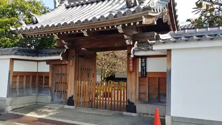 新德禅寺 (新徳寺)の山門・神門