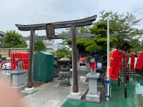 成田山深川不動堂（新勝寺東京別院）の鳥居