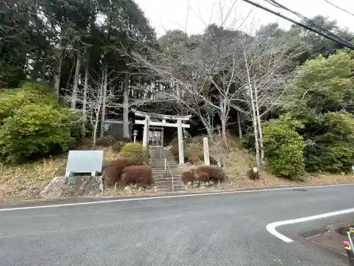 秋葉神社の{uncategorized: "未分類", other: "その他", undefined: "問題あり", building: "その他建物", grave: "お墓", sacred_gate: "鳥居", guardian: "狛犬", statue: "像", buddha: "仏像", history: "歴史", nature: "自然", garden: "庭園", animal: "動物", pagoda: "塔", temizu: "手水舎", mountain_gate: "山門・神門", sanctuary: "本殿・本堂", subordinate: "末社・摂社", art: "芸術", scenery: "景色", jizo: "地蔵", ema: "絵馬", goshuin: "御朱印", omikuji: "おみくじ", items: "授与品その他", amulet: "お守り", goshuincho: "御朱印帳", eats: "食事", festival: "お祭り", votive_dance: "神楽", shichigosan: "七五三参", wedding: "結婚式", experience: "体験その他", initially: "初詣", around: "周辺", anti_infection: "感染症対策"}