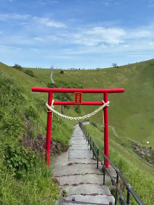 大室山浅間神社の{uncategorized: "未分類", other: "その他", undefined: "問題あり", building: "その他建物", grave: "お墓", sacred_gate: "鳥居", guardian: "狛犬", statue: "像", buddha: "仏像", history: "歴史", nature: "自然", garden: "庭園", animal: "動物", pagoda: "塔", temizu: "手水舎", mountain_gate: "山門・神門", sanctuary: "本殿・本堂", subordinate: "末社・摂社", art: "芸術", scenery: "景色", jizo: "地蔵", ema: "絵馬", goshuin: "御朱印", omikuji: "おみくじ", items: "授与品その他", amulet: "お守り", goshuincho: "御朱印帳", eats: "食事", festival: "お祭り", votive_dance: "神楽", shichigosan: "七五三参", wedding: "結婚式", experience: "体験その他", initially: "初詣", around: "周辺", anti_infection: "感染症対策"}