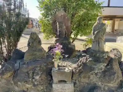 同聚院の{uncategorized: "未分類", other: "その他", undefined: "問題あり", building: "その他建物", grave: "お墓", sacred_gate: "鳥居", guardian: "狛犬", statue: "像", buddha: "仏像", history: "歴史", nature: "自然", garden: "庭園", animal: "動物", pagoda: "塔", temizu: "手水舎", mountain_gate: "山門・神門", sanctuary: "本殿・本堂", subordinate: "末社・摂社", art: "芸術", scenery: "景色", jizo: "地蔵", ema: "絵馬", goshuin: "御朱印", omikuji: "おみくじ", items: "授与品その他", amulet: "お守り", goshuincho: "御朱印帳", eats: "食事", festival: "お祭り", votive_dance: "神楽", shichigosan: "七五三参", wedding: "結婚式", experience: "体験その他", initially: "初詣", around: "周辺", anti_infection: "感染症対策"}