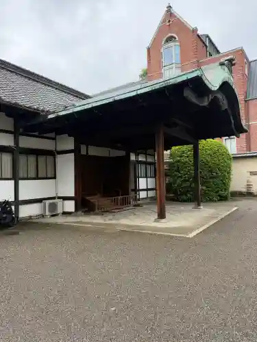 大聖寺門跡の{uncategorized: "未分類", other: "その他", undefined: "問題あり", building: "その他建物", grave: "お墓", sacred_gate: "鳥居", guardian: "狛犬", statue: "像", buddha: "仏像", history: "歴史", nature: "自然", garden: "庭園", animal: "動物", pagoda: "塔", temizu: "手水舎", mountain_gate: "山門・神門", sanctuary: "本殿・本堂", subordinate: "末社・摂社", art: "芸術", scenery: "景色", jizo: "地蔵", ema: "絵馬", goshuin: "御朱印", omikuji: "おみくじ", items: "授与品その他", amulet: "お守り", goshuincho: "御朱印帳", eats: "食事", festival: "お祭り", votive_dance: "神楽", shichigosan: "七五三参", wedding: "結婚式", experience: "体験その他", initially: "初詣", around: "周辺", anti_infection: "感染症対策"}