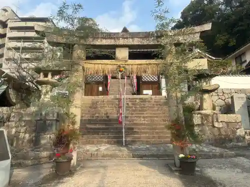 尾長天満宮の{uncategorized: "未分類", other: "その他", undefined: "問題あり", building: "その他建物", grave: "お墓", sacred_gate: "鳥居", guardian: "狛犬", statue: "像", buddha: "仏像", history: "歴史", nature: "自然", garden: "庭園", animal: "動物", pagoda: "塔", temizu: "手水舎", mountain_gate: "山門・神門", sanctuary: "本殿・本堂", subordinate: "末社・摂社", art: "芸術", scenery: "景色", jizo: "地蔵", ema: "絵馬", goshuin: "御朱印", omikuji: "おみくじ", items: "授与品その他", amulet: "お守り", goshuincho: "御朱印帳", eats: "食事", festival: "お祭り", votive_dance: "神楽", shichigosan: "七五三参", wedding: "結婚式", experience: "体験その他", initially: "初詣", around: "周辺", anti_infection: "感染症対策"}