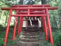 稲荷社(忍野八海 出口池)(山梨県)