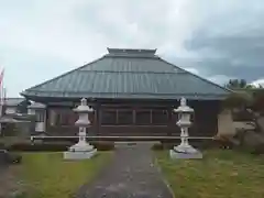 世音寺の本殿