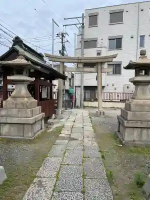 三輪厳島神社（弁天神社）の{uncategorized: "未分類", other: "その他", undefined: "問題あり", building: "その他建物", grave: "お墓", sacred_gate: "鳥居", guardian: "狛犬", statue: "像", buddha: "仏像", history: "歴史", nature: "自然", garden: "庭園", animal: "動物", pagoda: "塔", temizu: "手水舎", mountain_gate: "山門・神門", sanctuary: "本殿・本堂", subordinate: "末社・摂社", art: "芸術", scenery: "景色", jizo: "地蔵", ema: "絵馬", goshuin: "御朱印", omikuji: "おみくじ", items: "授与品その他", amulet: "お守り", goshuincho: "御朱印帳", eats: "食事", festival: "お祭り", votive_dance: "神楽", shichigosan: "七五三参", wedding: "結婚式", experience: "体験その他", initially: "初詣", around: "周辺", anti_infection: "感染症対策"}