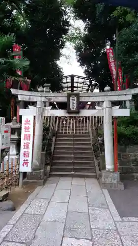 成田山新勝寺の鳥居