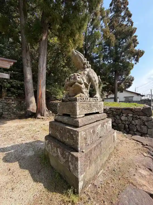 眞名井神社の{uncategorized: "未分類", other: "その他", undefined: "問題あり", building: "その他建物", grave: "お墓", sacred_gate: "鳥居", guardian: "狛犬", statue: "像", buddha: "仏像", history: "歴史", nature: "自然", garden: "庭園", animal: "動物", pagoda: "塔", temizu: "手水舎", mountain_gate: "山門・神門", sanctuary: "本殿・本堂", subordinate: "末社・摂社", art: "芸術", scenery: "景色", jizo: "地蔵", ema: "絵馬", goshuin: "御朱印", omikuji: "おみくじ", items: "授与品その他", amulet: "お守り", goshuincho: "御朱印帳", eats: "食事", festival: "お祭り", votive_dance: "神楽", shichigosan: "七五三参", wedding: "結婚式", experience: "体験その他", initially: "初詣", around: "周辺", anti_infection: "感染症対策"}