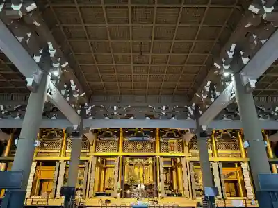 東本願寺の{uncategorized: "未分類", other: "その他", undefined: "問題あり", building: "その他建物", grave: "お墓", sacred_gate: "鳥居", guardian: "狛犬", statue: "像", buddha: "仏像", history: "歴史", nature: "自然", garden: "庭園", animal: "動物", pagoda: "塔", temizu: "手水舎", mountain_gate: "山門・神門", sanctuary: "本殿・本堂", subordinate: "末社・摂社", art: "芸術", scenery: "景色", jizo: "地蔵", ema: "絵馬", goshuin: "御朱印", omikuji: "おみくじ", items: "授与品その他", amulet: "お守り", goshuincho: "御朱印帳", eats: "食事", festival: "お祭り", votive_dance: "神楽", shichigosan: "七五三参", wedding: "結婚式", experience: "体験その他", initially: "初詣", around: "周辺", anti_infection: "感染症対策"}