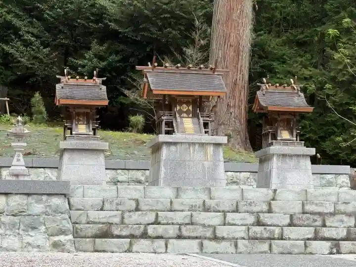 安志加茂神社の{uncategorized: "未分類", other: "その他", undefined: "問題あり", building: "その他建物", grave: "お墓", sacred_gate: "鳥居", guardian: "狛犬", statue: "像", buddha: "仏像", history: "歴史", nature: "自然", garden: "庭園", animal: "動物", pagoda: "塔", temizu: "手水舎", mountain_gate: "山門・神門", sanctuary: "本殿・本堂", subordinate: "末社・摂社", art: "芸術", scenery: "景色", jizo: "地蔵", ema: "絵馬", goshuin: "御朱印", omikuji: "おみくじ", items: "授与品その他", amulet: "お守り", goshuincho: "御朱印帳", eats: "食事", festival: "お祭り", votive_dance: "神楽", shichigosan: "七五三参", wedding: "結婚式", experience: "体験その他", initially: "初詣", around: "周辺", anti_infection: "感染症対策"}